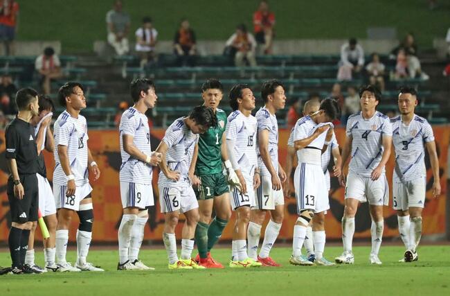 JSC-山口 試合終了後、悔しがるJSCの選手ら=みらスタ