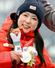 　アルペンスキー女子大回転座位の表彰式で銀メダルを手にする村岡桃佳＝１２日、イタリア・コルティナダンペッツォ（共同）