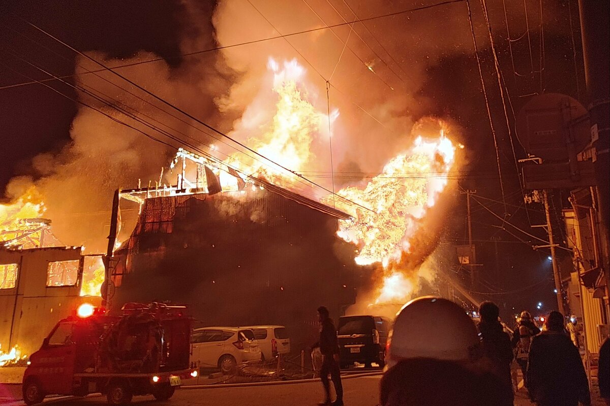 新潟佐渡市の火災、約530平方メートルを全半焼 | 新潟日報