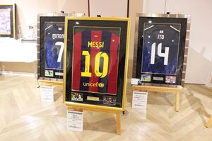 新春初夢企画で販売する商品=16日、新潟市中央区