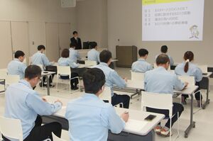 ダイニチ工業が開いたカスハラに関する研修会=新潟市南区