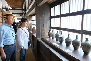 江戸から昭和期の日用品などが並ぶ「民藝展」=新潟市中央区上大川前通12