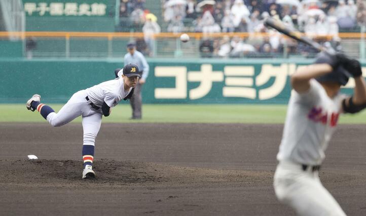 日本文理の先発、染谷崇史＝２５日、甲子園球場