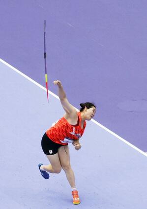女子やり投げ予選　北口榛花の１投目＝パリ郊外（共同）