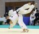柔道男子81キロ級決勝 豪快な背負い投げで一本勝ちした大形・市嶋慧太=8日、上越市の謙信公武道館