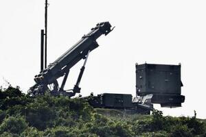 航空自衛隊宮古島分屯基地に展開する地対空誘導弾パトリオット(PAC3)=2023年、沖縄県宮古島市