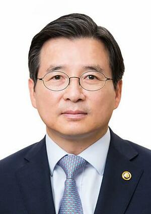 韓国大統領府の金容範政策室長(韓国大統領府提供・共同)