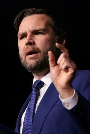 　ハンガリーの首都ブダペストで演説するバンス米副大統領＝７日（ロイター＝共同）