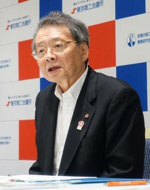 記者会見する日本商工会議所の小林健会頭=4日午後、東京都千代田区