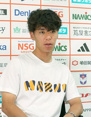 渡欧前の心境を語る伊藤涼太郎選手=聖籠町