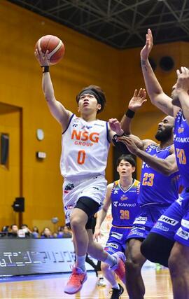 岡山－新潟　シュートする樋口蒼生＝岡山県津山市（新潟アルビレックスＢＢ提供）