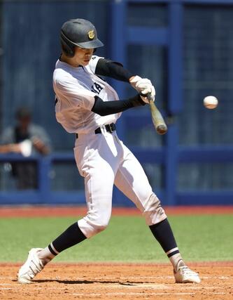 十日町ー関根学園　３回十日町２死二塁、庭野貫太が同点適時打を放ち、１－１＝ハードオフ・エコスタジアム