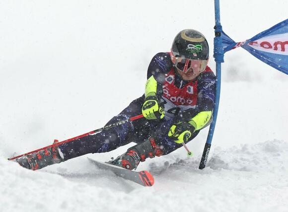 成年男子A大回転で優勝した野本和愛(明治大学)=湯沢町