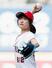 　米大リーグ、エンゼルス―ドジャース戦で始球式を務めるフィギュアスケート女子の島田麻央＝アナハイム（共同）