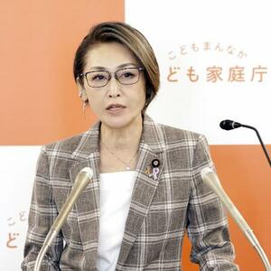 記者会見する三原こども政策相=29日午前、東京都千代田区