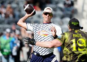 　フラッグフットボールの大会に出場したトム・ブレイディさん＝ロサンゼルス（ロイター＝共同）