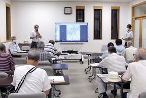 村松地区の住居表示の町割り案についての説明会=五泉市村松乙の市村松支所