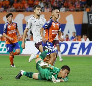 前節神戸戦で得点を決めるFW小野裕二