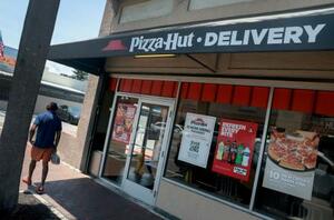 　ピザハットの店舗＝１６日、米フロリダ州マイアミ（ゲッティ＝共同）