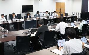 熱中症の予防や対策について話し合った県の連絡会議＝２日、県庁