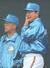 １９９７年９月のロッテ戦で戦況を見守る東尾修さん。監督３季目でリーグ初制覇のシーズンとなった。左は当時ヘッドコーチの須藤豊さん＝西武