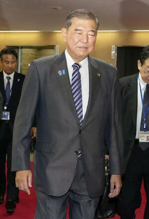 自民党の役員会に臨む石破首相=8日午前、東京・永田町の党本部