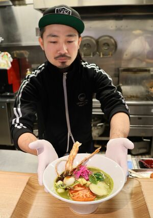町内産野菜を使った道の駅たがみの新メニュー「護摩堂野菜ベジラーメン」＝田上町原ケ崎新田
