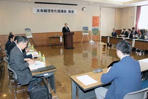 大糸線の活性化に向けた取り組みを報告した協議会の通常総会＝２０日、糸魚川市
