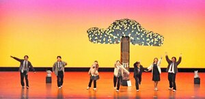 高校生が迫真の演技を見せた県高校総合文化祭の演劇発表会＝南魚沼市六日町