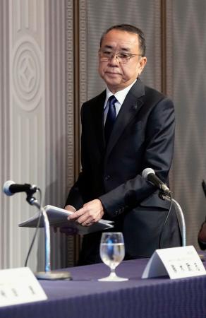 記者会見に臨むアサヒグループホールディングスの勝木敦志社長=27日午前、東京都千代田区