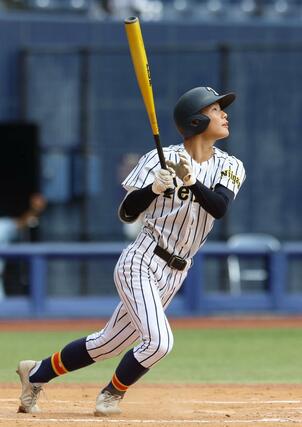 北越－帝京長岡　７回表２死二、三塁　帝京長岡８番富田が右越えに２点適時打を放ち３－１＝ハードオフエコスタジアム