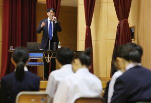 横田めぐみさんの思い出を語る池田正樹さん=11月1日、新潟市秋葉区荻島1