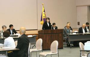警察署協議会の代表者会議であいさつする県公安委員会の櫻井香子委員長=20日、新潟市中央区