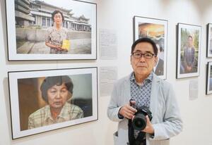 北朝鮮在住の被爆者の写真を撮影した、写真家の伊藤孝司さん=19日、京都市
