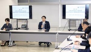 本格復旧に向け開かれた新潟市復旧・復興推進本部の初会合=4月1日、新潟市役所