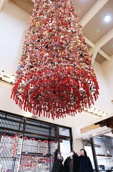 ③④　新品　世界でたったひとつの吊るし雛 高さ10メートル！ヘビー級の「つるし雛」 新潟県十日町市「道の駅