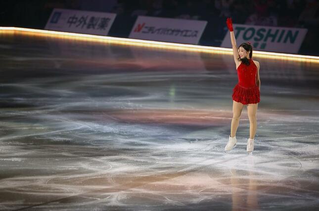 エキシビションではつらつと演技する中井亜美＝国立代々木競技場（写真映像部・新井田悠）

