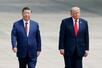 　北京の人民大会堂で歓迎式典に臨むトランプ米大統領（右）と中国の習近平国家主席＝１４日（共同）