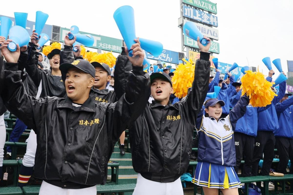 センバツ高校野球】雨の甲子園で最後まで声からし「17点ひっくり返すぞ