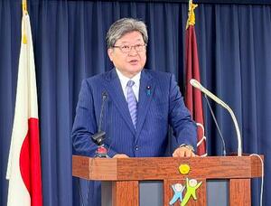 記者会見する自民党の萩生田幹事長代行=18日午後、東京・永田町の党本部