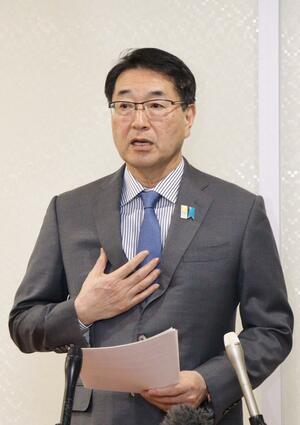 第２次行政認定訴訟を巡り、国に説明を求める考えを示した新潟市の中原八一市長＝２３日、新潟市役所