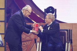 『MUSIC AWARDS JAPAN』特別功労賞を受賞した北島三郎