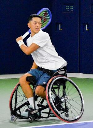 練習を公開した車いすテニス男子の小田凱人=名古屋市