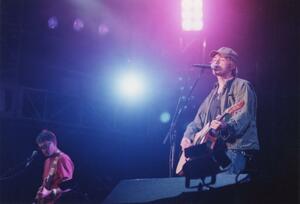 1999年、新潟県湯沢町で初めて開かれたフジロックフェスティバルに出演したブラー=湯沢町