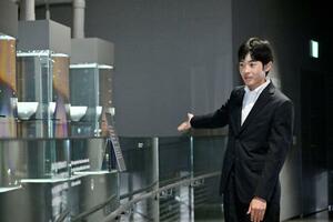 大阪・関西万博の日本館を視察される悠仁さま=24日午後、大阪市此花区の夢洲(代表撮影)