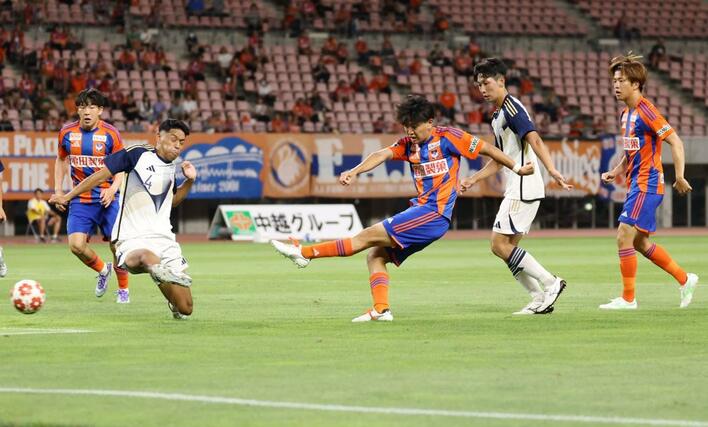 後半、DF橋本健人が決め1-1=デンカビッグスワン