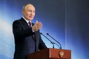 13日、モスクワの熱工学研究所で演説するロシアのプーチン大統領(タス=共同)