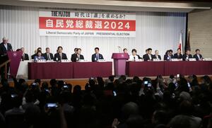 自民党総裁選の所見発表演説会に臨む立候補者。(前列左から)高市経済安保相、小林前経済安保相、林官房長官、小泉元環境相、上川外相、加藤元官房長官、河野デジタル相、石破元幹事長、茂木幹事長=9月12日午後1時、東京・永田町の党本部