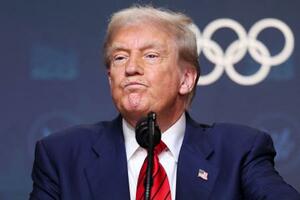 米ホワイトハウスで記者会見するトランプ大統領=5日(ロイター=共同)