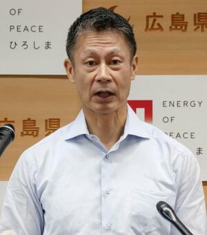 広島県庁で記者会見する湯崎英彦知事=9日午前